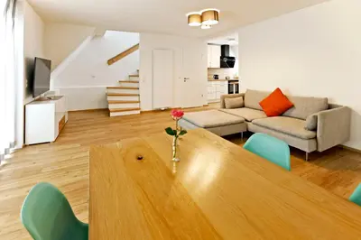 Ein Sitzbereich in der Unterkunft Vinotel Weinstrasse