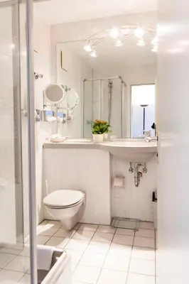 Ein Badezimmer in der Unterkunft Hotel Roemerstein