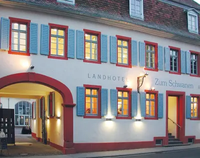 Eine Fassade oder ein Eingang zu Landhotel zum Schwanen mit Restaurant Mona Liza