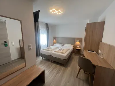 Ein Bett oder Betten in einem Zimmer der Unterkunft Hotel Kriemhilde
