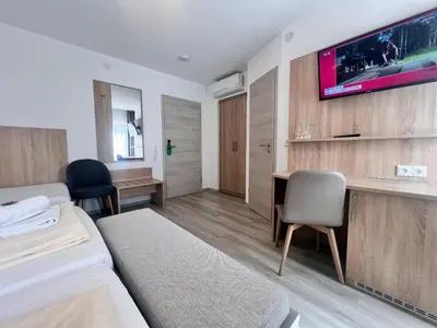 Ein Bett oder Betten in einem Zimmer der Unterkunft Hotel Kriemhilde