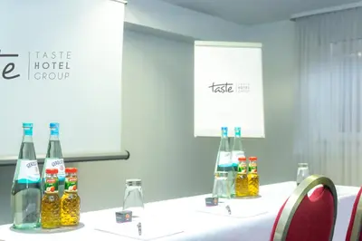 Getränke in der Unterkunft Taste Smart Hotel Lampertheim