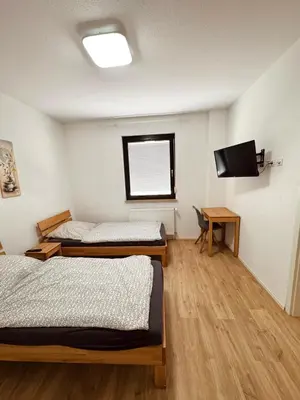 Ein Bett oder Betten in einem Zimmer der Unterkunft Wohnen BI