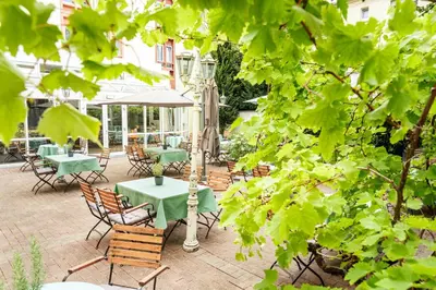Ein Garten an der Unterkunft ACHAT Hotel Neustadt an der Weinstraße