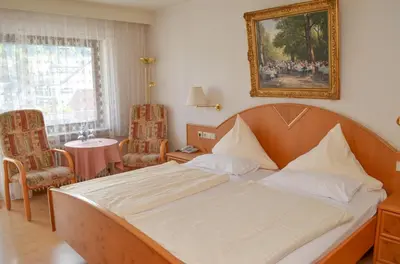 Ein Bett oder Betten in einem Zimmer der Unterkunft Hotel Harzer am Kurpark