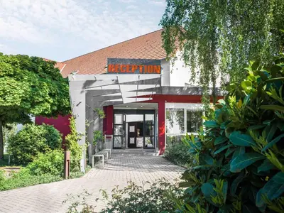 Eine Fassade oder ein Eingang zu Hotel Speyer am Technik Museum
