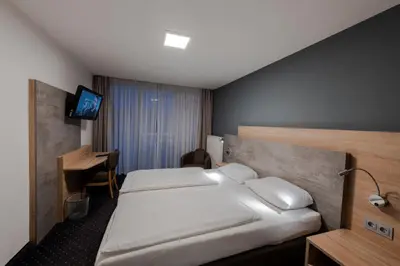 Ein Bett oder Betten in einem Zimmer der Unterkunft PANORAMA HOTEL in Neustadt an der Weinstraße