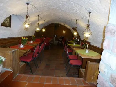 Ein Restaurant oder anderes Speiselokal in der Unterkunft Pfälzer Landhotel Heinrich