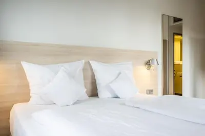 Ein Bett oder Betten in einem Zimmer der Unterkunft Serways Hotel Bruchsal West