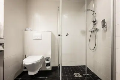 Ein Badezimmer in der Unterkunft Serways Hotel Bruchsal West