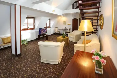 Ein Sitzbereich in der Unterkunft City-Hotel Aschaffenburg