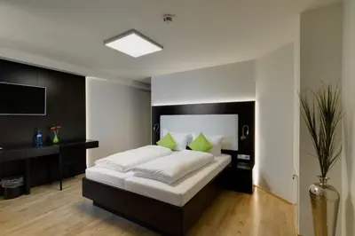 Ein Bett oder Betten in einem Zimmer der Unterkunft sevenDays Hotel BoardingHouse Mannheim