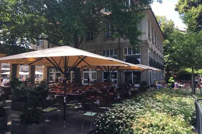Ein Restaurant oder anderes Speiselokal in der Unterkunft Hotel am Tiergarten