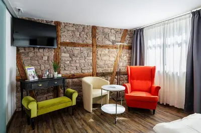 Ein Sitzbereich in der Unterkunft Flair Hotel Hopfengarten