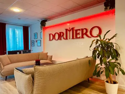 Ein Sitzbereich in der Unterkunft DORMERO Hotel Bretten