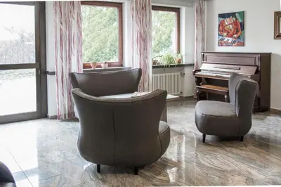 Ein Sitzbereich in der Unterkunft Hotel Maurer