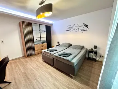 Ein Bett oder Betten in einem Zimmer der Unterkunft Porschenahe Wohung