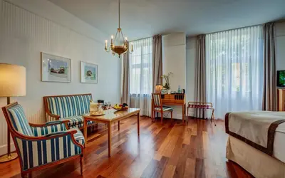 Ein Sitzbereich in der Unterkunft Schlosshotel Karlsruhe