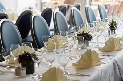 Ein Restaurant oder anderes Speiselokal in der Unterkunft Kurpark-Hotel
