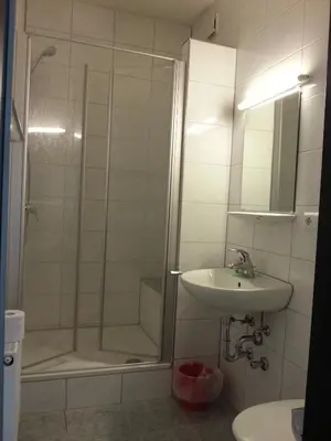 Ein Badezimmer in der Unterkunft Adler Gaststube Hotel Biergarten