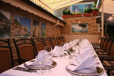 Ein Restaurant oder anderes Speiselokal in der Unterkunft Hotel Restaurant Da Franco