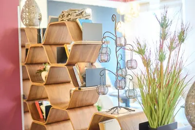 Die Bibliothek im Hotel
