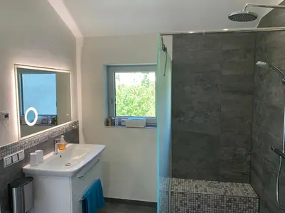 Ein Badezimmer in der Unterkunft Zeit in Hambach