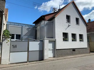 Das Gebäude in dem sich die Ferienwohnung befindet