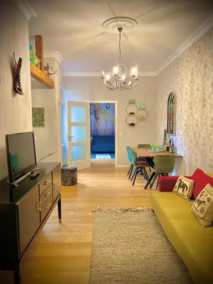 TV/Unterhaltungsangebot in der Unterkunft Altbauwohnung am Gutenbergplatz