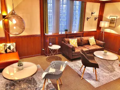 Ein Sitzbereich in der Unterkunft Hotel Garni 