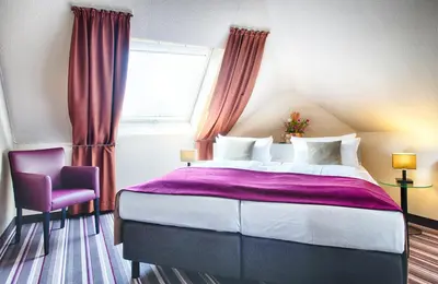 Ein Bett oder Betten in einem Zimmer der Unterkunft Leonardo Hotel Mannheim-Ladenburg