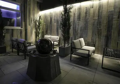 Ein Sitzbereich in der Unterkunft Hotel Royal