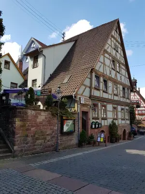 Das Gebäude in dem sich die Pension befindet