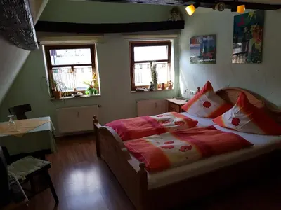 Ein Bett oder Betten in einem Zimmer der Unterkunft Zum Burgtörle