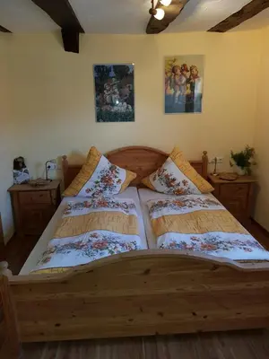 Ein Bett oder Betten in einem Zimmer der Unterkunft Zum Burgtörle