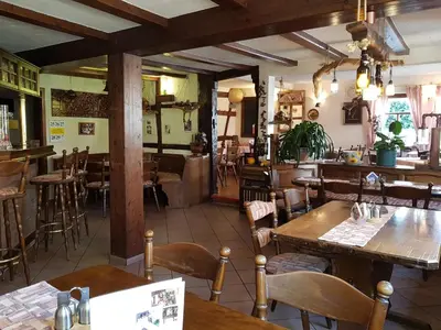 Ein Restaurant oder anderes Speiselokal in der Unterkunft Zum Burgtörle