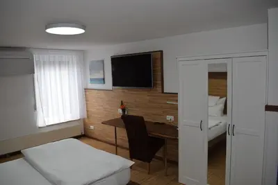 Ein Bett oder Betten in einem Zimmer der Unterkunft Apartments mit Klimaanlage am Neckarufer, Schöne Aussicht