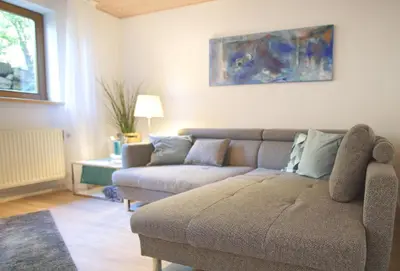 Ein Sitzbereich in der Unterkunft Ferienwohnung Am Wingert