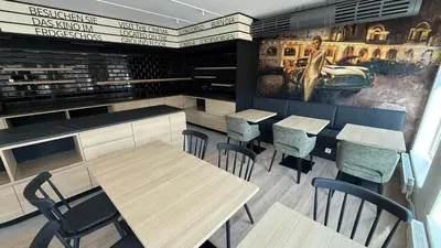 Ein Sitzbereich in der Unterkunft Cinema City Hotel Europaplatz Karlsruhe - Brand New Boutique Hotel 2025 -