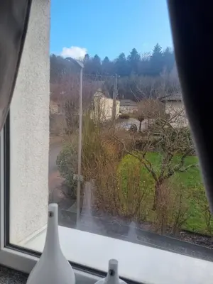 Ein allgemeiner Bergblick oder ein Berglick von des Ferienhauses aus