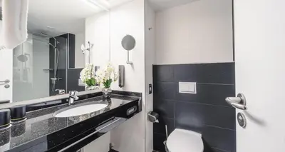 Ein Badezimmer in der Unterkunft PLAZA Premium Darmstadt