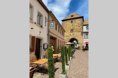 Das Gebäude in dem sich das Ferienhaus befindet