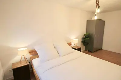 Ein Bett oder Betten in einem Zimmer der Unterkunft Fantastische Moderne und Zentrale Wohnung mit Balkon