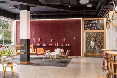 Ein Sitzbereich in der Unterkunft Vienna House Easy by Wyndham Neckarsulm