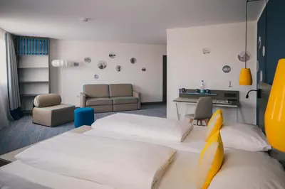 Ein Bett oder Betten in einem Zimmer der Unterkunft Vienna House Easy by Wyndham Neckarsulm