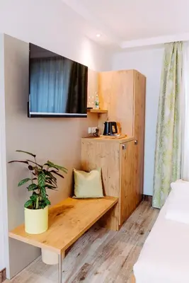 Ein Bett oder Betten in einem Zimmer der Unterkunft Garni-Hotel Goldenes Lamm