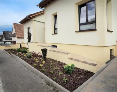 Das Gebäude in dem sich das Ferienhaus befindet