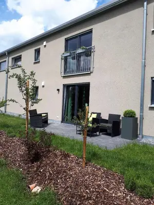 Ein Garten an der Unterkunft Weinlodge am Geissberg