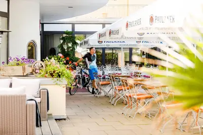 Ein Restaurant oder anderes Speiselokal in der Unterkunft Parkhotel Krone