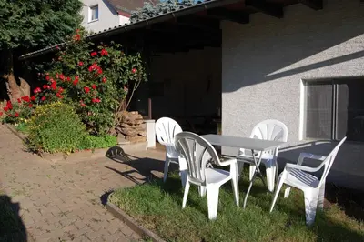 Ein Garten an der Unterkunft Oberzent-Hostelstyle nur für aktive Touristen